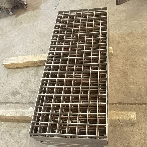 插接鋼格板、互插鋼格柵板：綠色環(huán)?？苫厥? /> 
</p>
（一）鋼材來源及可追溯性<br />
優(yōu)質(zhì)鋼材選用<br />
<strong><a href=