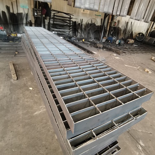 雨水排水鋼格柵蓋板污水處理鋼格板篦子：技術(shù)參數(shù)與性能詳解