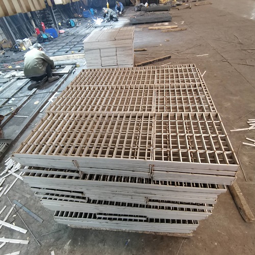 化工廠用不銹鋼鋼格板鋼格柵：防滑、防腐相結(jié)合