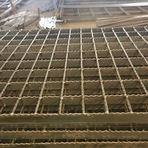 車(chē)間平臺(tái)鋼格柵鋼格板應(yīng)用全解析