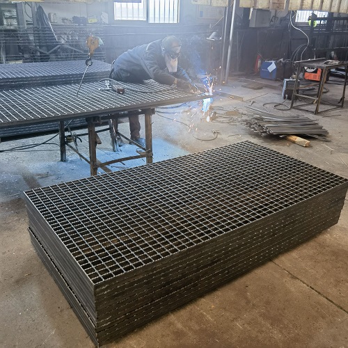 平臺鋼格板鋼格柵排水與通風效果