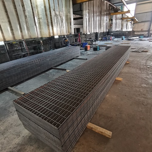 客戶案例：某工廠因貪便宜買劣質(zhì)鋼格板，損失超百萬！