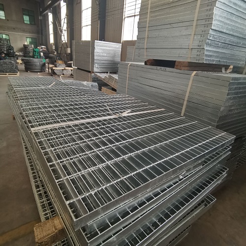 污水處理廠鋼格板如何選？防滑耐腐是關(guān)鍵！