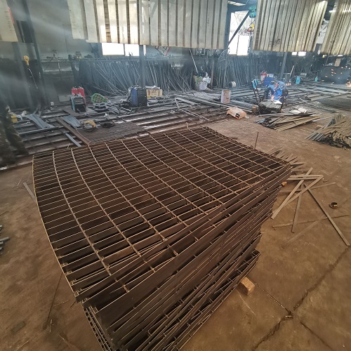 石化行業(yè)鋼格板防火方案：阻燃涂層如何選擇？