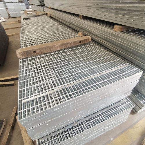 食品廠鋼格板選型：304不銹鋼還是鍍鋅更合適？