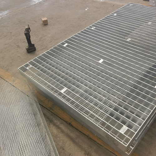 高空作業(yè)平臺專用鋼格板：安全承重設計全解析！