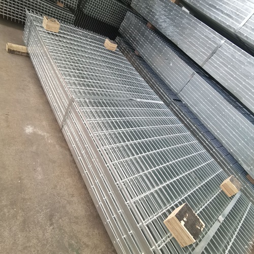 鋼格柵材質怎么挑？一文讀懂碳鋼、不銹鋼的優(yōu)劣勢