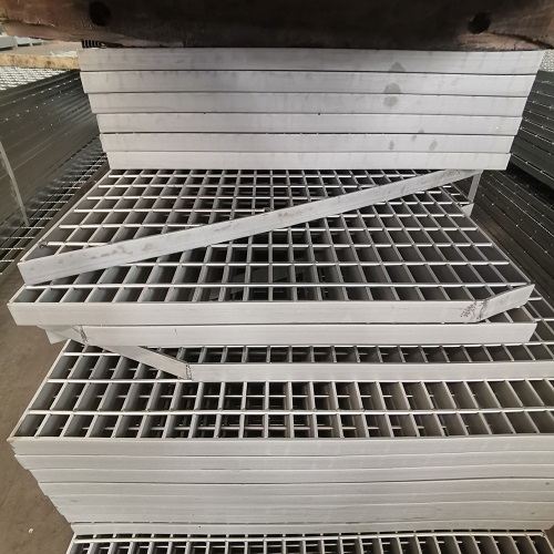 鋼格柵材質怎么挑？一文讀懂碳鋼、不銹鋼的優(yōu)劣勢