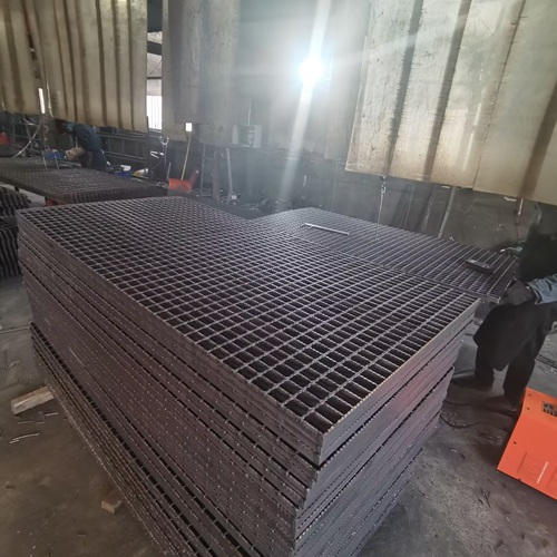 鋼格柵尺寸測量的隱形陷阱：90%的人栽在這些細(xì)節(jié)上