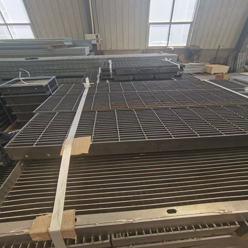 養(yǎng)殖場鋼格柵系統(tǒng)：抵御腐蝕與堵塞的雙重防護(hù)