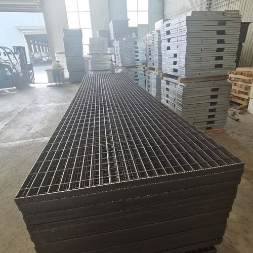 鋼格柵材質(zhì)怎么挑？碳鋼、不銹鋼優(yōu)劣勢(shì)深度解析