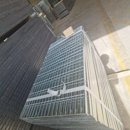 鋼格柵材質(zhì)怎么挑？碳鋼、不銹鋼優(yōu)劣勢(shì)深度解析