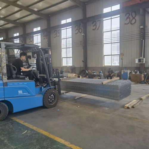 從工廠到市政，鋼格柵如何撐起工程建設(shè)半邊天？