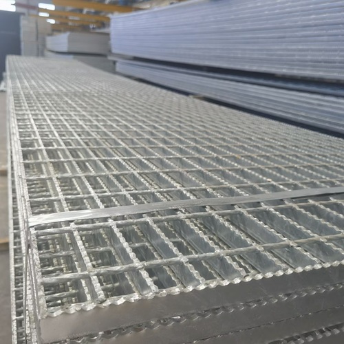 鋼格柵對(duì)比傳統(tǒng)材料，優(yōu)勢(shì)竟有這么多？