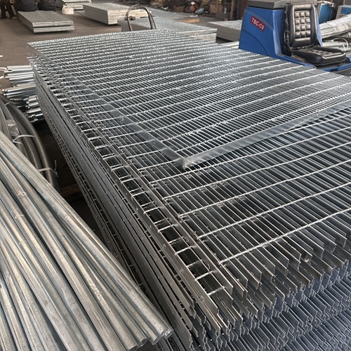 鋼格板在極端環(huán)境下的表現(xiàn)，穩(wěn)到超出預(yù)期